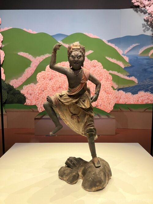 奈良国立博物館特別展「神仏の山 吉野・大峯」で展示されているロサンゼルス・カウンティ美術館の蔵王権現立像