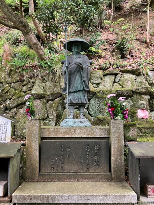 柳谷寺の修行大師像