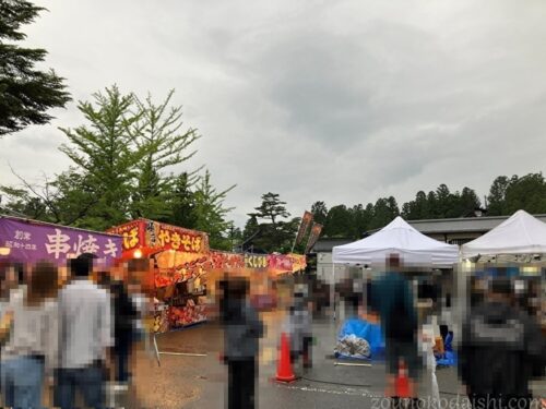 2026年青葉まつり前夜祭の金剛峯寺前広場の屋台