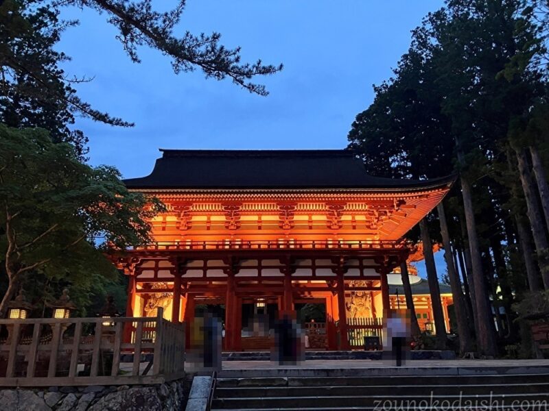 2026年青葉まつり前夜祭でライトアップしている壇上伽藍中門