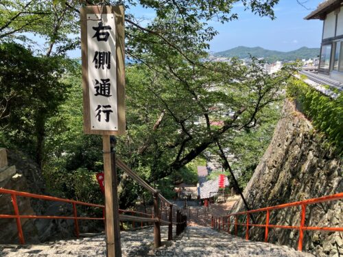 紀三井寺楼門から続く階段