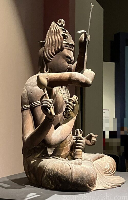 山梨放光寺愛染明王坐像