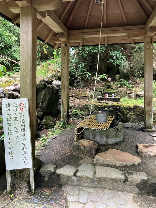 岡寺奥の院にある空海湧出の井戸水
