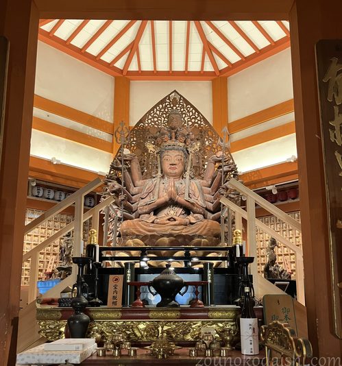 壷阪寺本尊十一面千手観音像正面