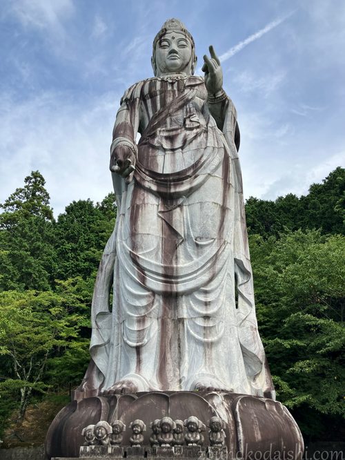 壷阪寺天竺渡来大観音石像