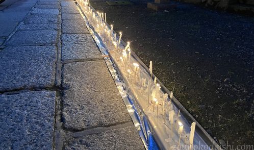 高野山ろうそくまつり参道のろうそくの様子